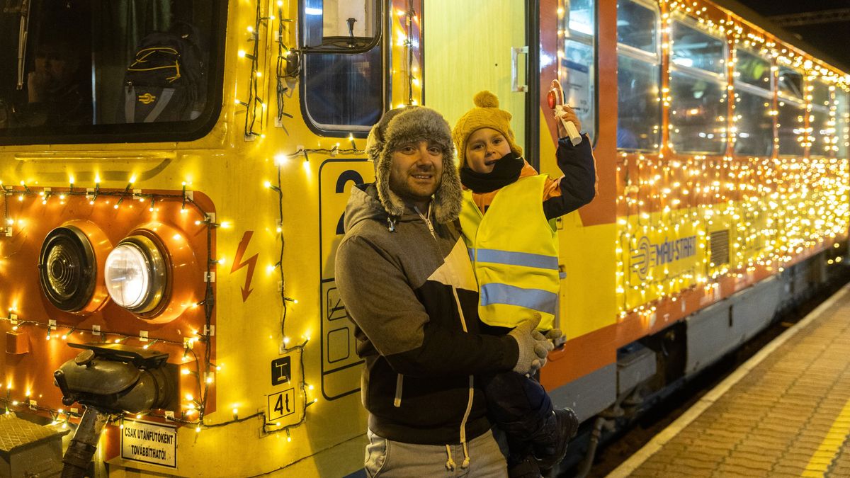 Veszprémbe is begurult az ünnepi fényvonat (galéria + videó)