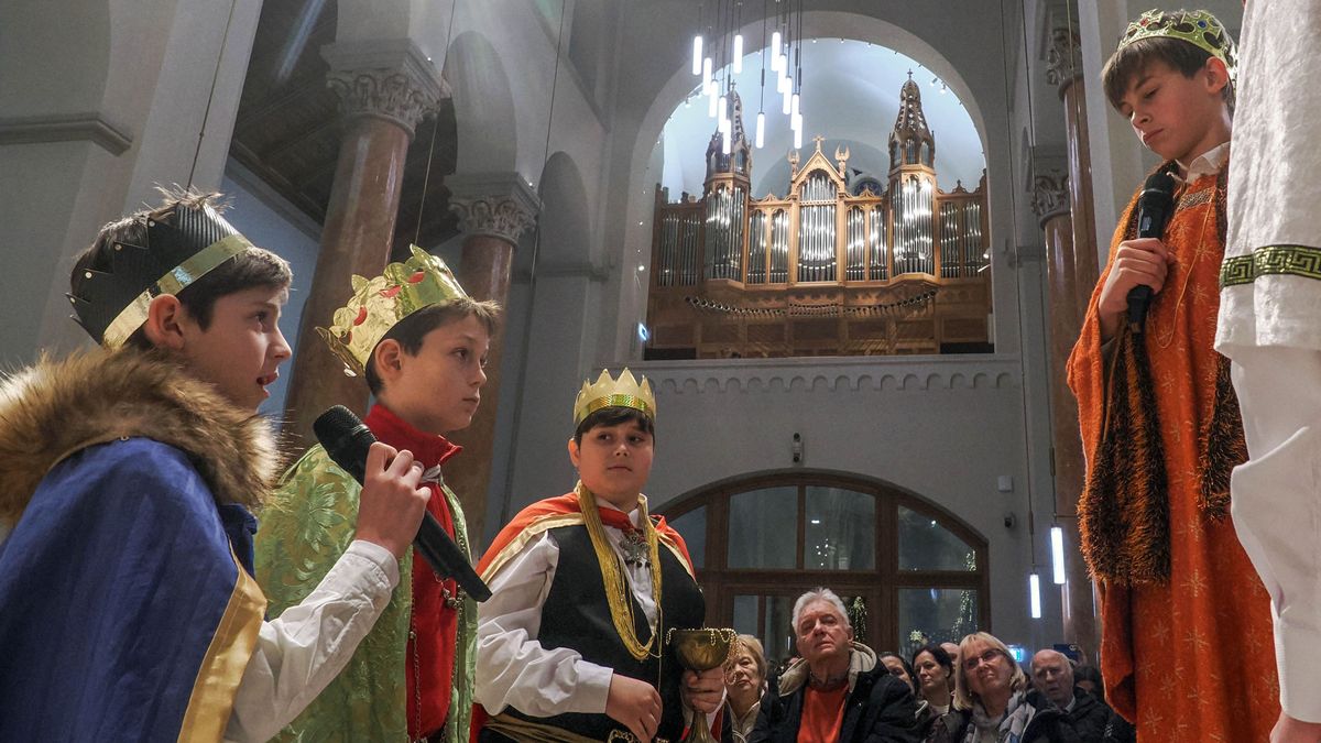 Gyerekek pásztorjátéka a veszprémi bazilikában (+ galéria)