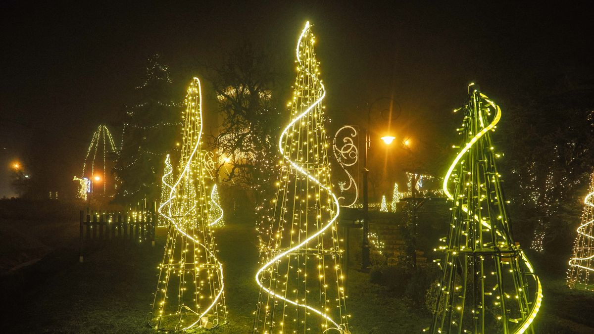 Karácsonyi fényekbe öltözött a csopaki Csonkatorony (galéria)