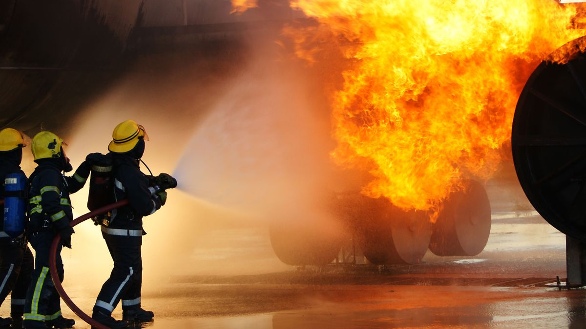 Többen meghaltak, amikor lezuhant egy katonai kisrepülőgép