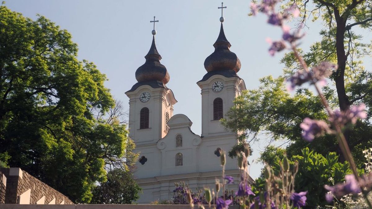 Újjászületett Tihanyi Bencés Apátság, tűz pusztított a Pennynél - ez történt májusban Veszprém megyében