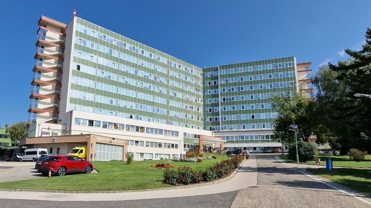 Több mint 5 milliárd forintból újult meg az ajkai kórház