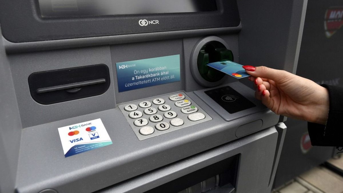 Új trükkel támadnak az ATM-eknél: így szerezhetik meg a PIN-kódodat másodpercek alatt