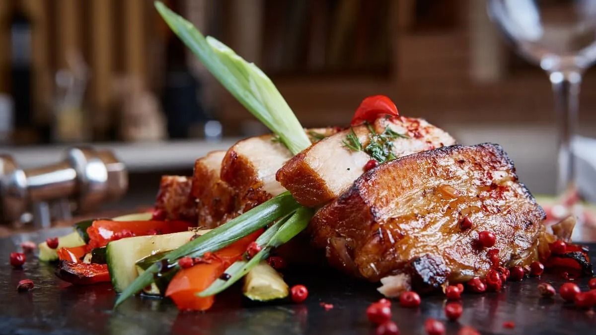 Hogyan készül a tökéletes szilveszteri malacsült otthon?