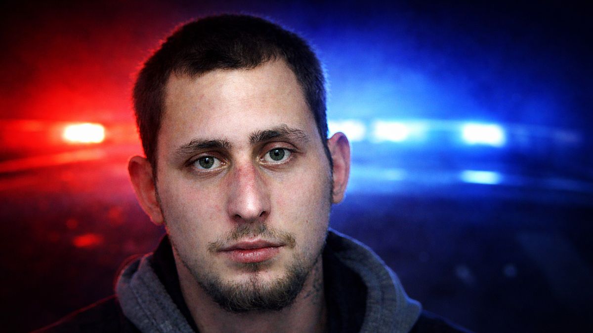 Elfogatóparancs a fa alatt – kapcsolati erőszak miatt körözi Nyári Tamást a pápai rendőrség