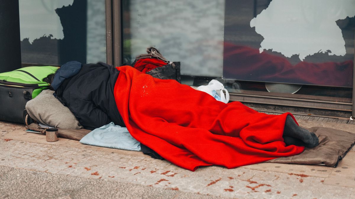 A földön feküdt a hidegben, egy esti hívás menthette meg (videó)