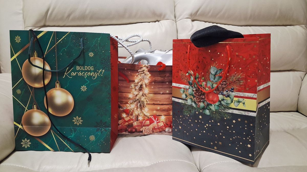 Mit tegyél, ha nem tetszik a karácsonyfa alatti ajándék? Gazdát is cserélhetnek a meglepetések