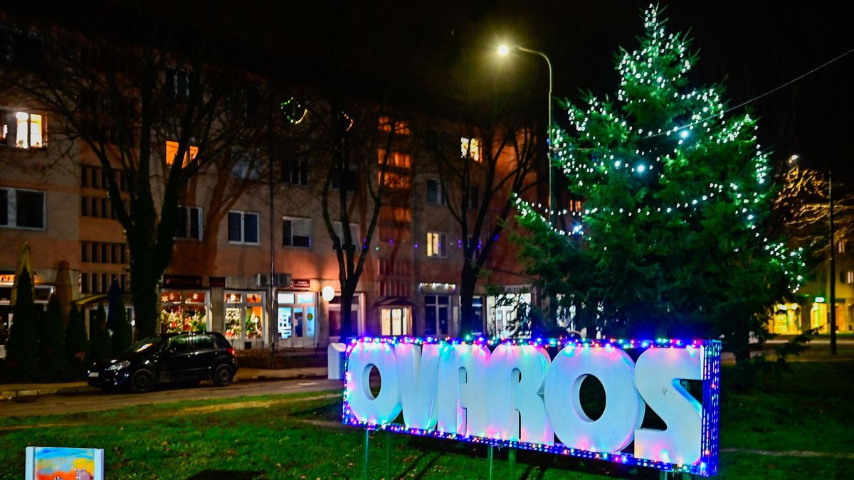 Karácsonyi fények a Kossuth parkban