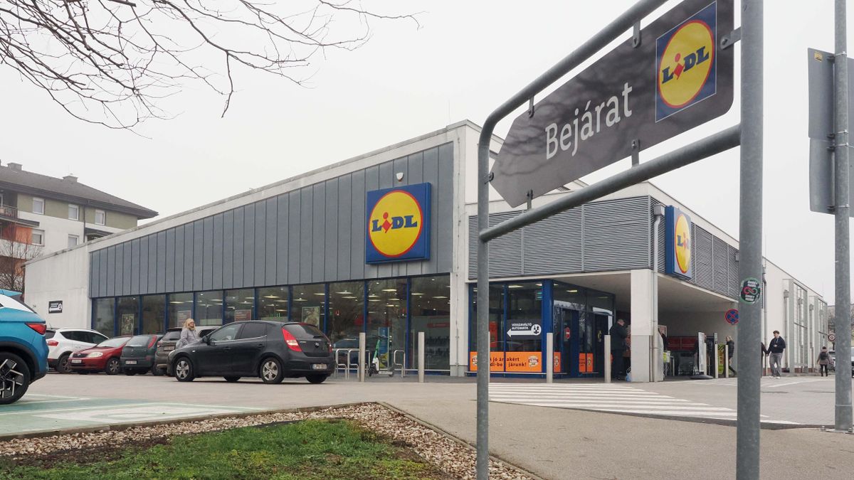 Így alakul a boltok nyitvatartása szilveszterkor és az új év első hétvégéjén!