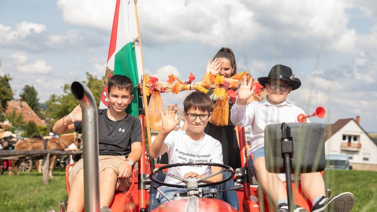 Szüreti felvonulás, királyi pompa a Balatonnál – Ez történt szeptemberben Veszprém vármegyében