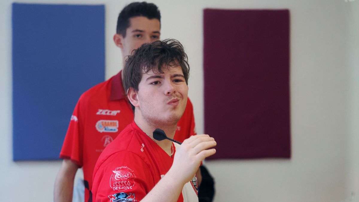 Nagy versennyel zárták az évet a dartsosok (képekkel)