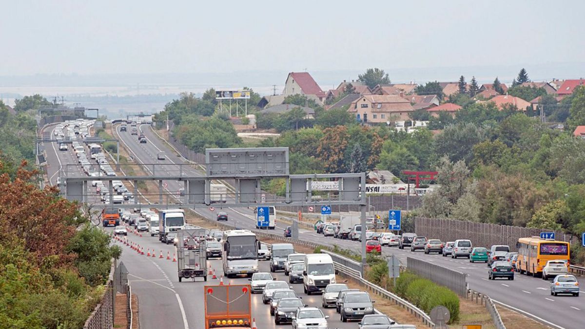 Új híd épül az M7-es fölé – Kicserélik a Balaton fő ütőerét