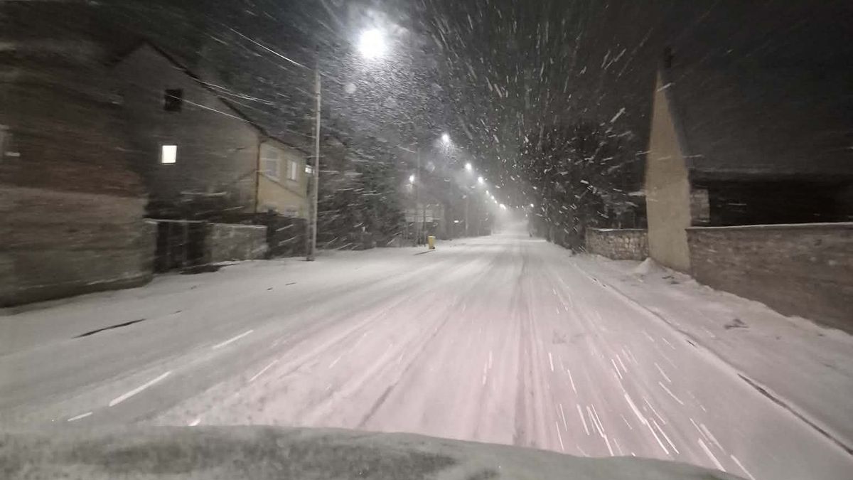 Visszatért a hó, a Bakony már durván behavazott, óvatosan az utakon! (+ videók)