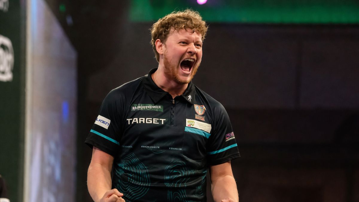 Csattant a fapapucs Aspinallen, megbillent a darts-vb egyik ága