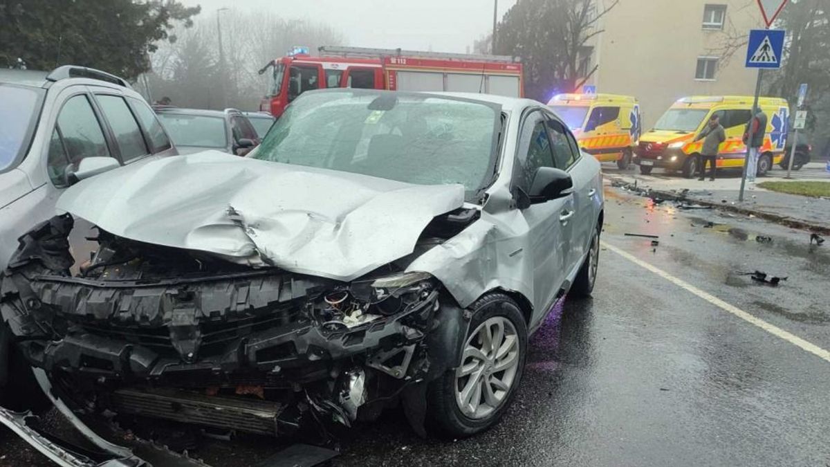 Hat sérült a Stadion utcai balesetben (helyszíni fotók)