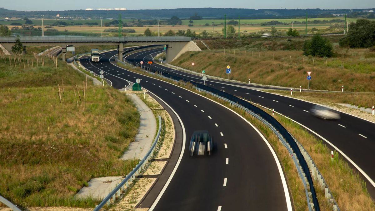 Rokkantkocsis hajtott szembe a forgalommal a 8-as főúton