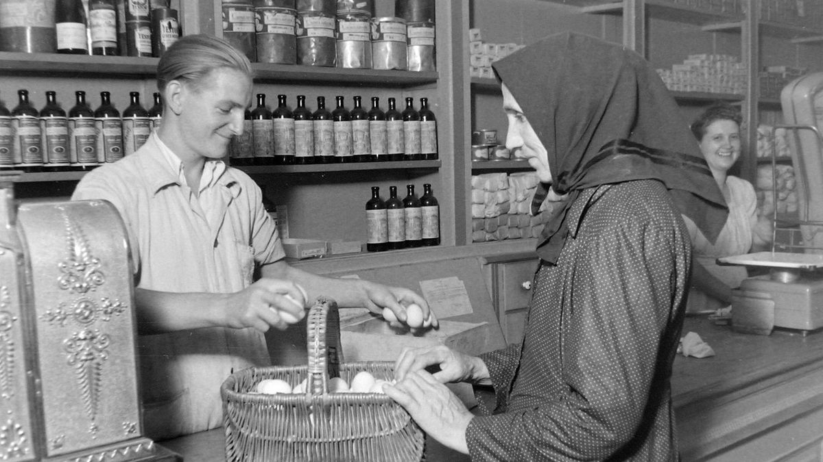 Mázsányi hal, szaloncukor vagonszámra – ezeket vásárolták karácsonykor régen (+ galéria)