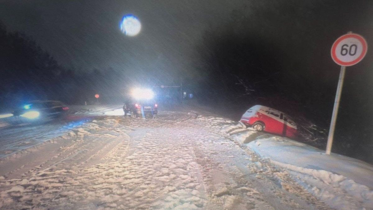 Két nap alatt két kocsit tört rommá ugyanaz a férfi a hóban – helyszíni fotók