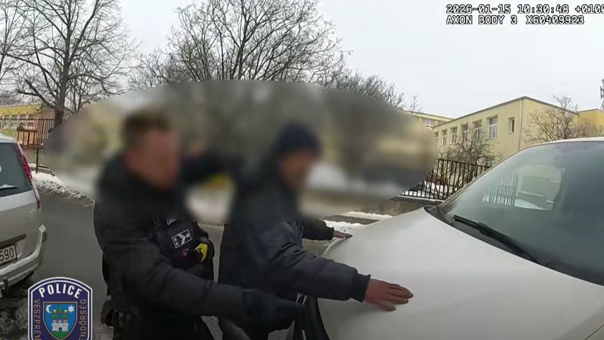 Felgyújtotta ismerősei házát a hajléktalan férfi – Emberölési kísérlet miatt nyomoznak (videó)