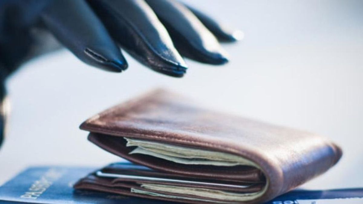 Kasszánál felejtett irattárcát emelt el egy férfi – Nem sokáig örülhetett a zsákmánynak
