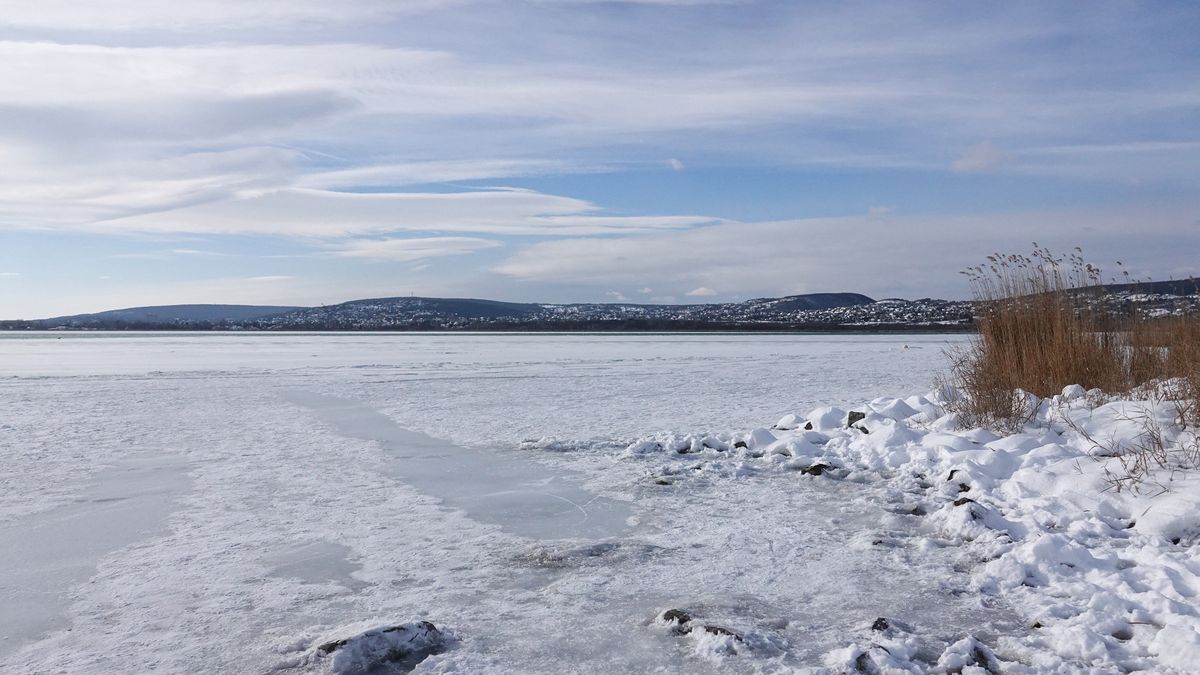 Elég vastag a jég, a Balaton egyes részein akár korcsolyázhatunk is