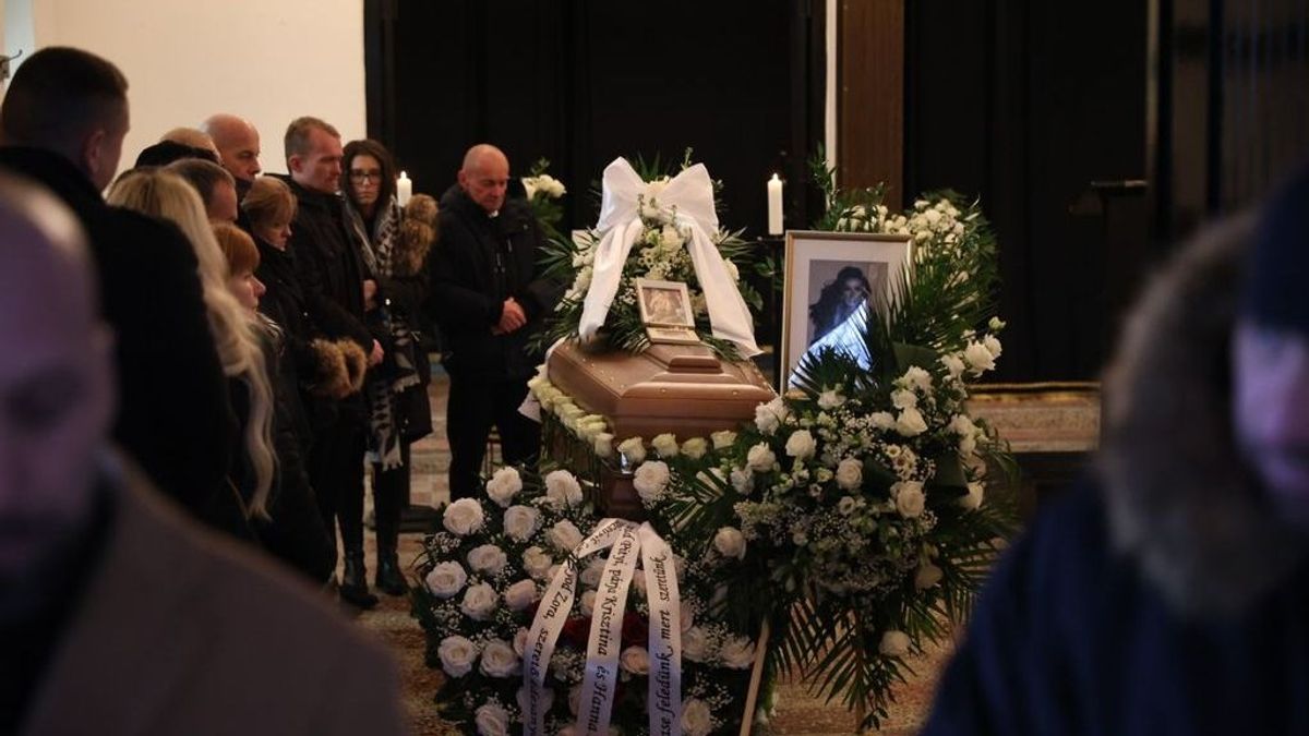 Megszakad a szív: utolsó útjára kísérték Jákli Mónikát (+ helyszíni fotók)