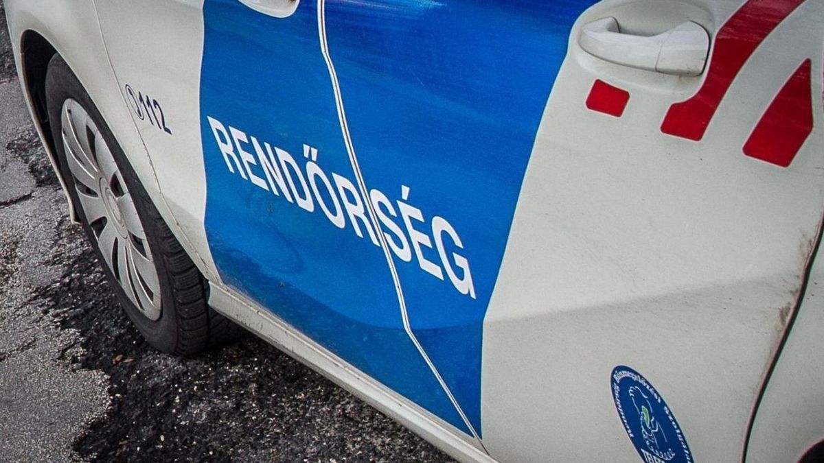 Vonattal ütközött egy autó a 84-es főúton – Teljes útzár Lesenceistvándnál