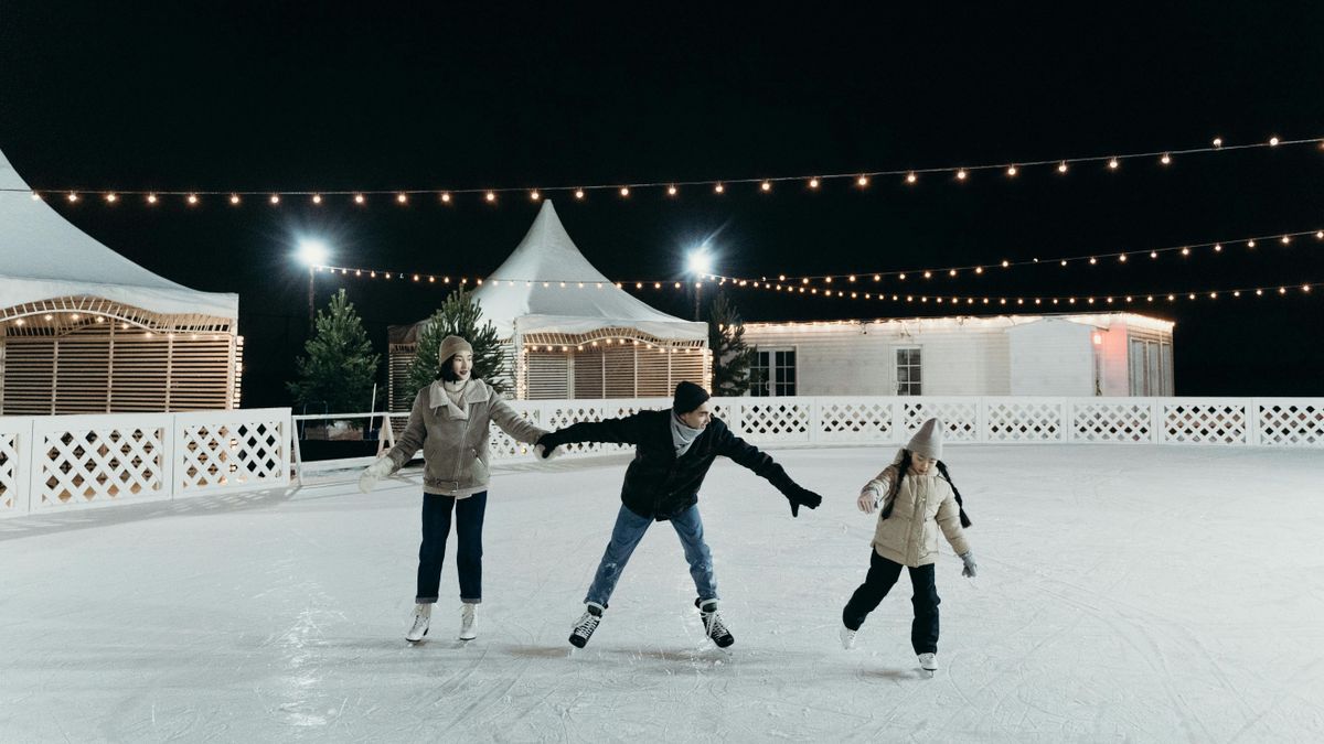 Jégkorisok figyelem! Újra megnyitotta kapuit a Balaton-felvidéki település jégpályája (+ képek)