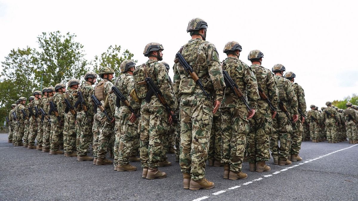 Elutasító többség: a magyarok nem kérnek a sorkatonaságból