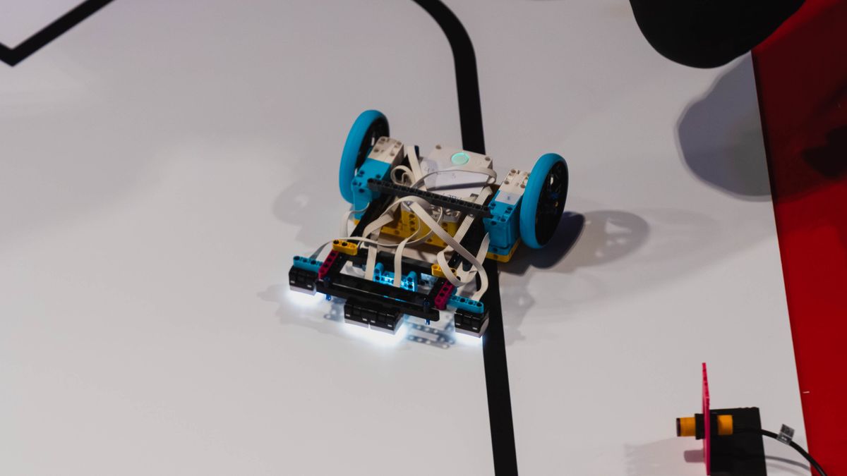 Akár Dél-Koreába is eljuthatnak Veszprém vármegye diákjai a robotikával