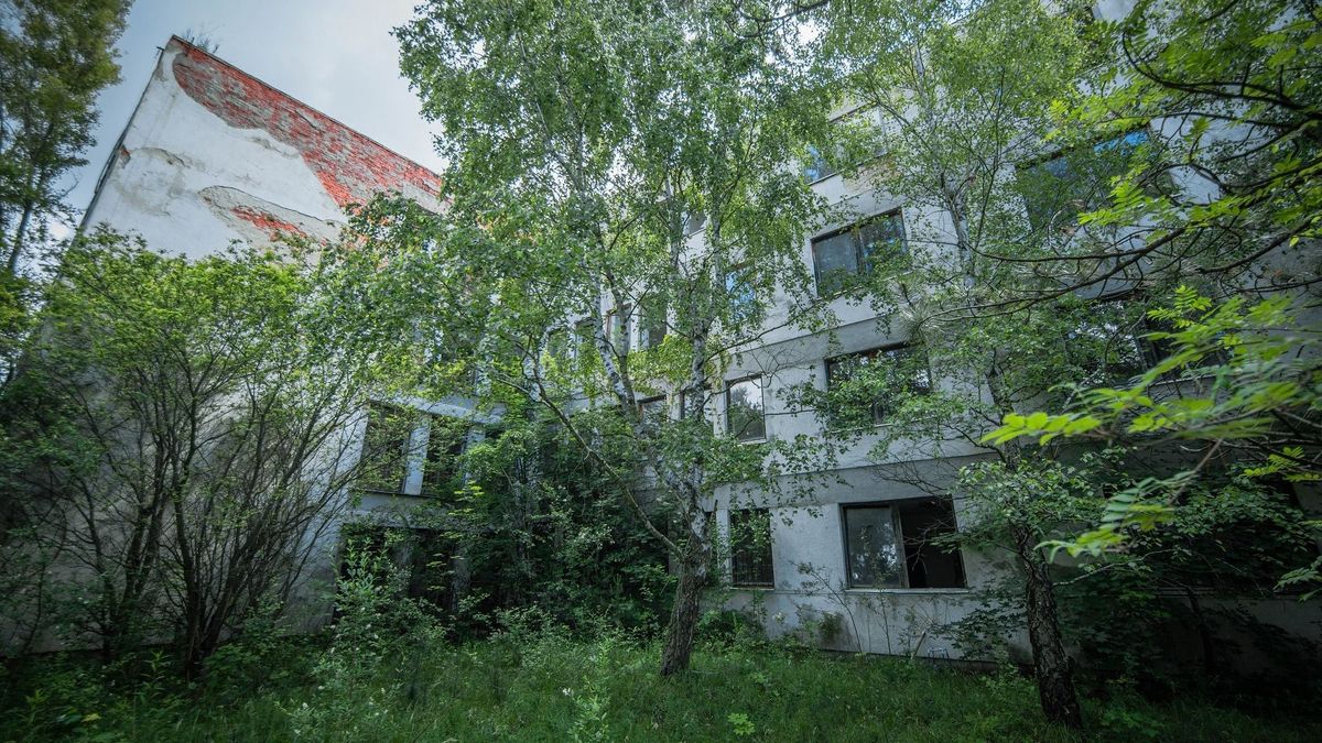 Elhagyatott laktanya, ahol egykor forgószárnyúak dübörögtek (galéria + videó)