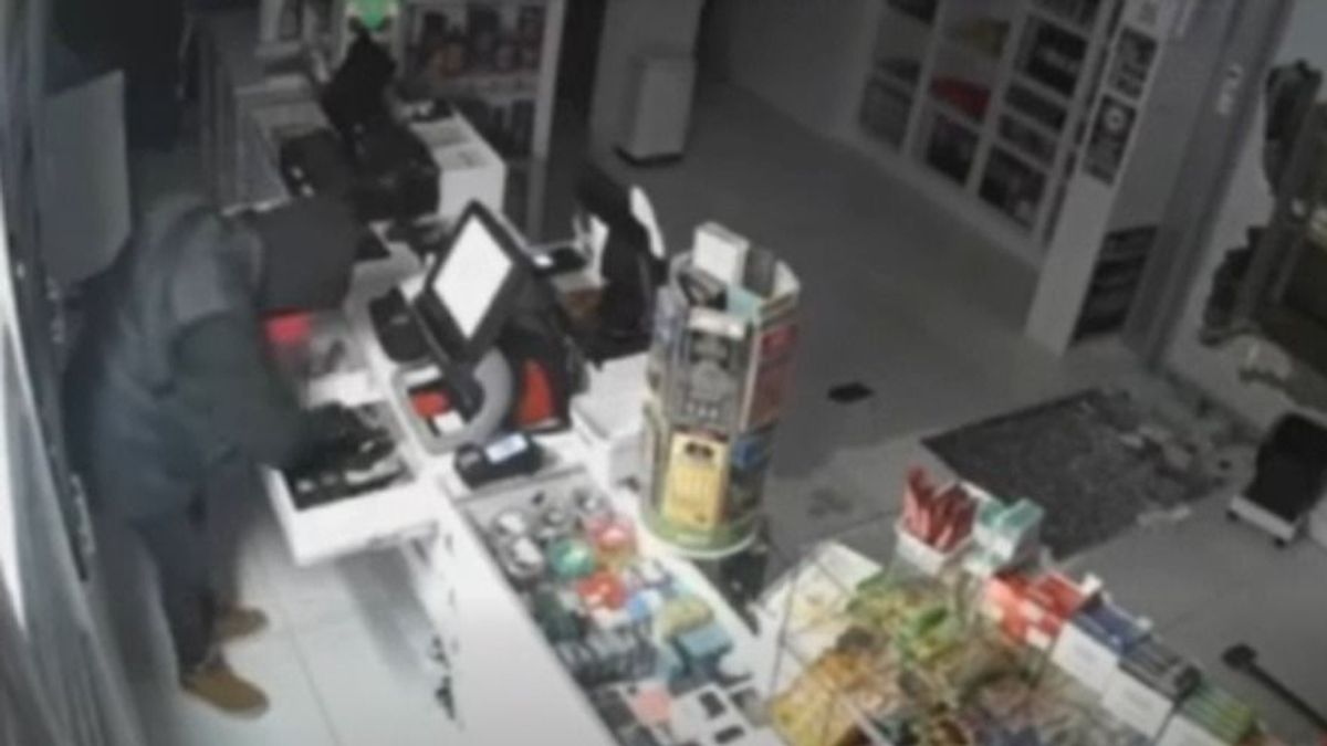 Hajnali betörés, délutáni elfogás: így bukott le a trafikot kifosztó tolvaj (videó)