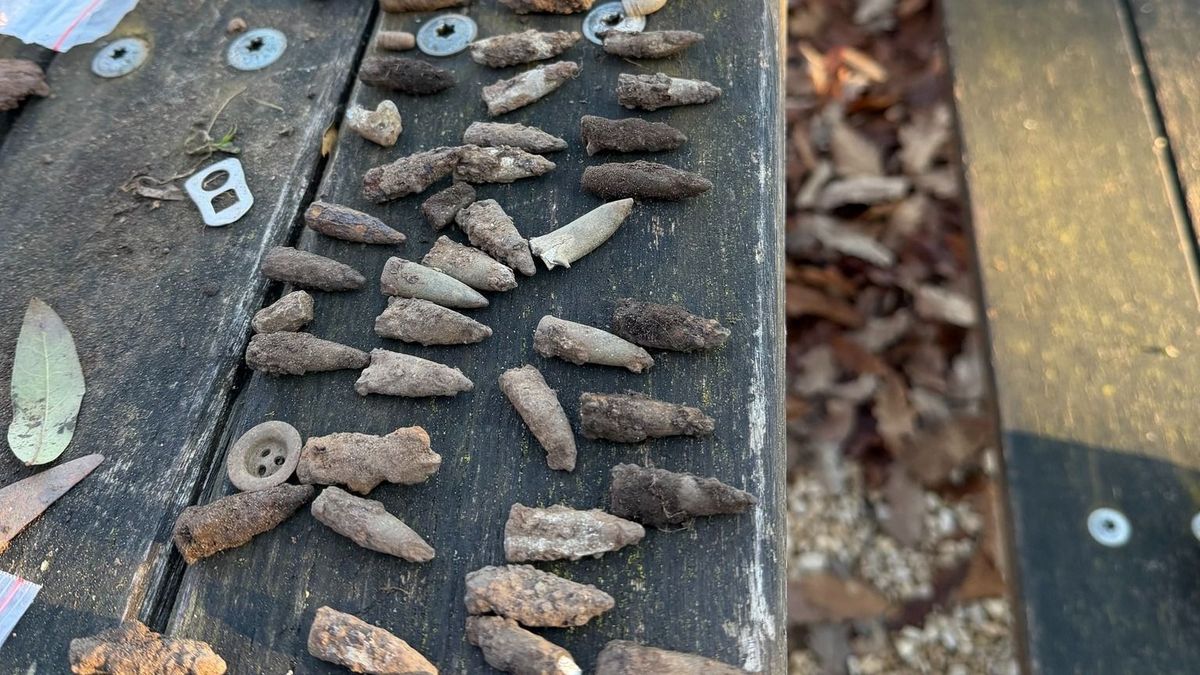 Parasztkés és puskaszurony bújt meg a föld alatt