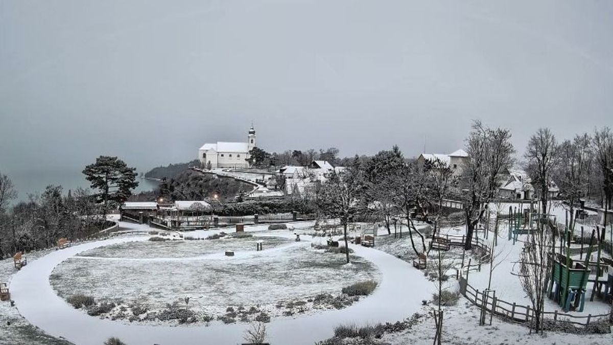 Így lepte be a hó Tihanyt, látványos videó a mai balatoni havazásról