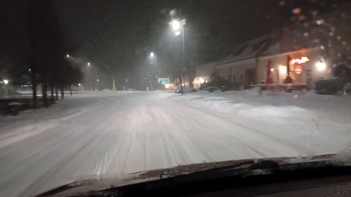 Durva hótakaró és hófúvás vár ránk ma (videó)