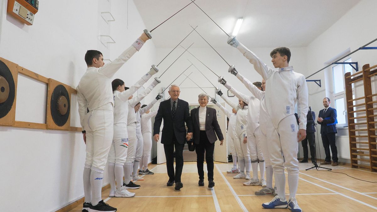 Hat évtizede a veszprémi vívás szolgálatában: felavatták az Imreh László-vívótermet (+galéria)