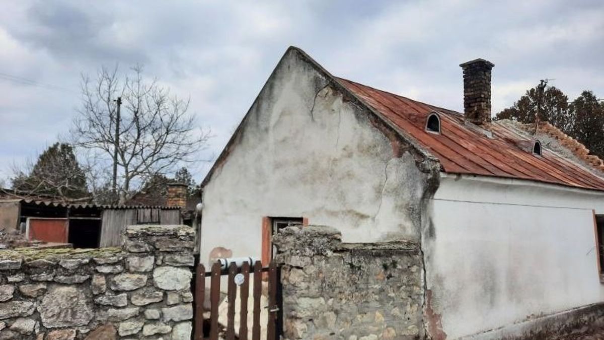 Csábító ár, komoly kockázat: lakott fél ház árverésen a Balaton-felvidéken (+ galéria)