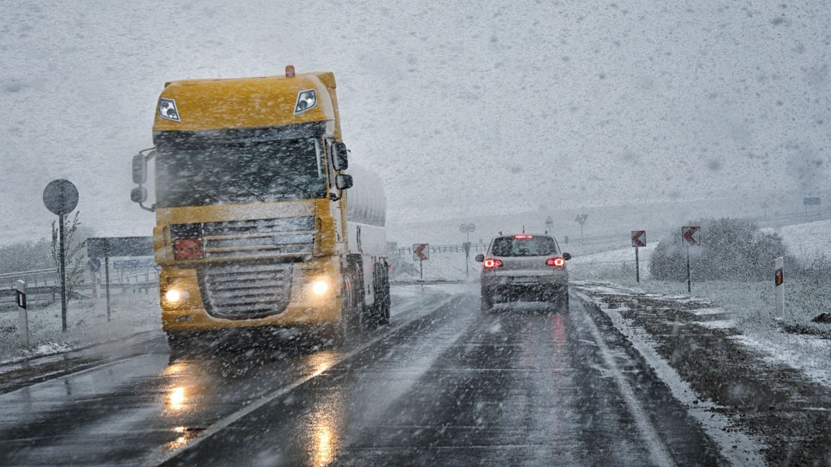 A rendőrség azt tanácsolja ónos eső esetén senki se induljon útnak!