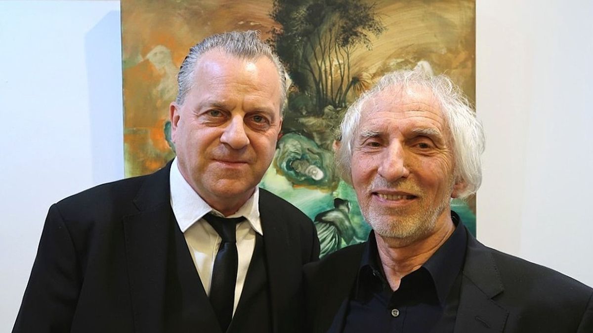 Festékkel, ecsettel, homokkal születő álomvilág – Megnyílt Cakó Ferenc tárlata Veszprémben