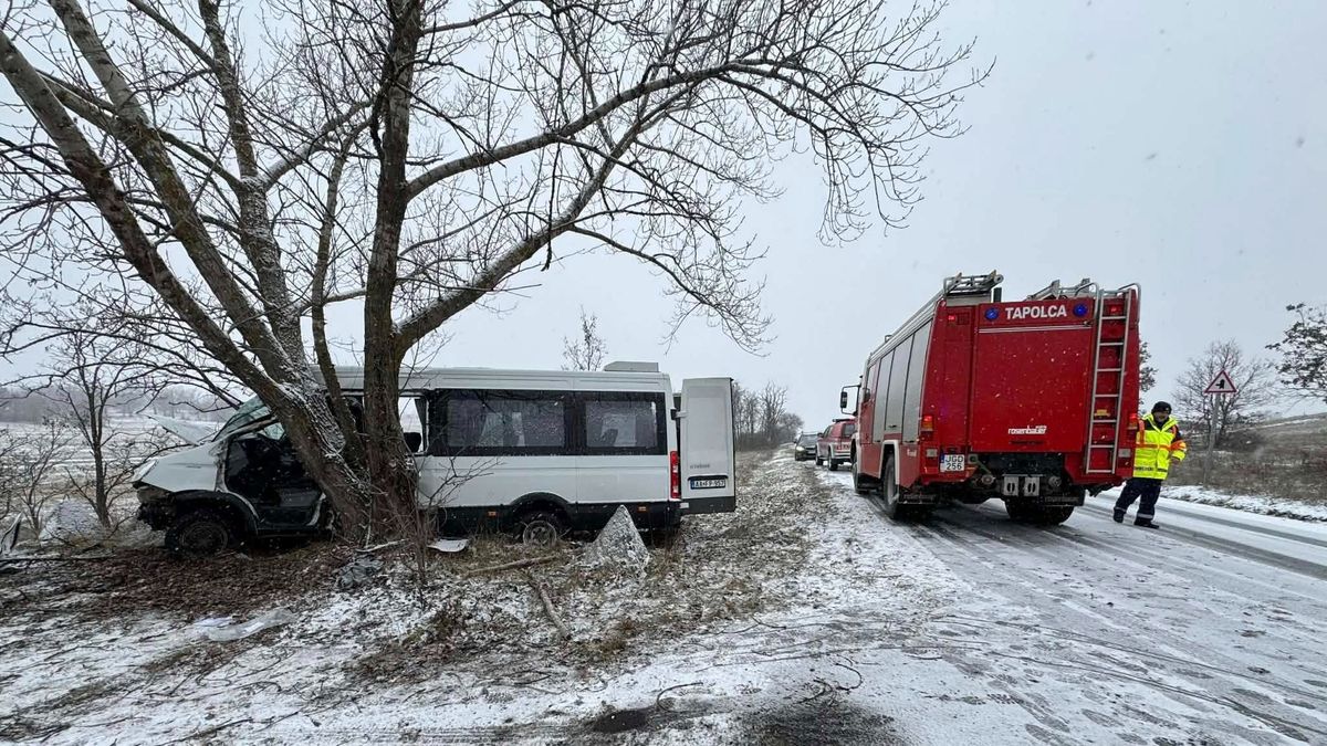 Sok volt a baleset, a rendőröknek és a mentőknek is adott munkát a cudar időjárás