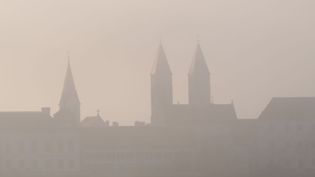 Köd, párásság, ónos szitálás – Kisüthet a nap a hétvégén? (+ videó)