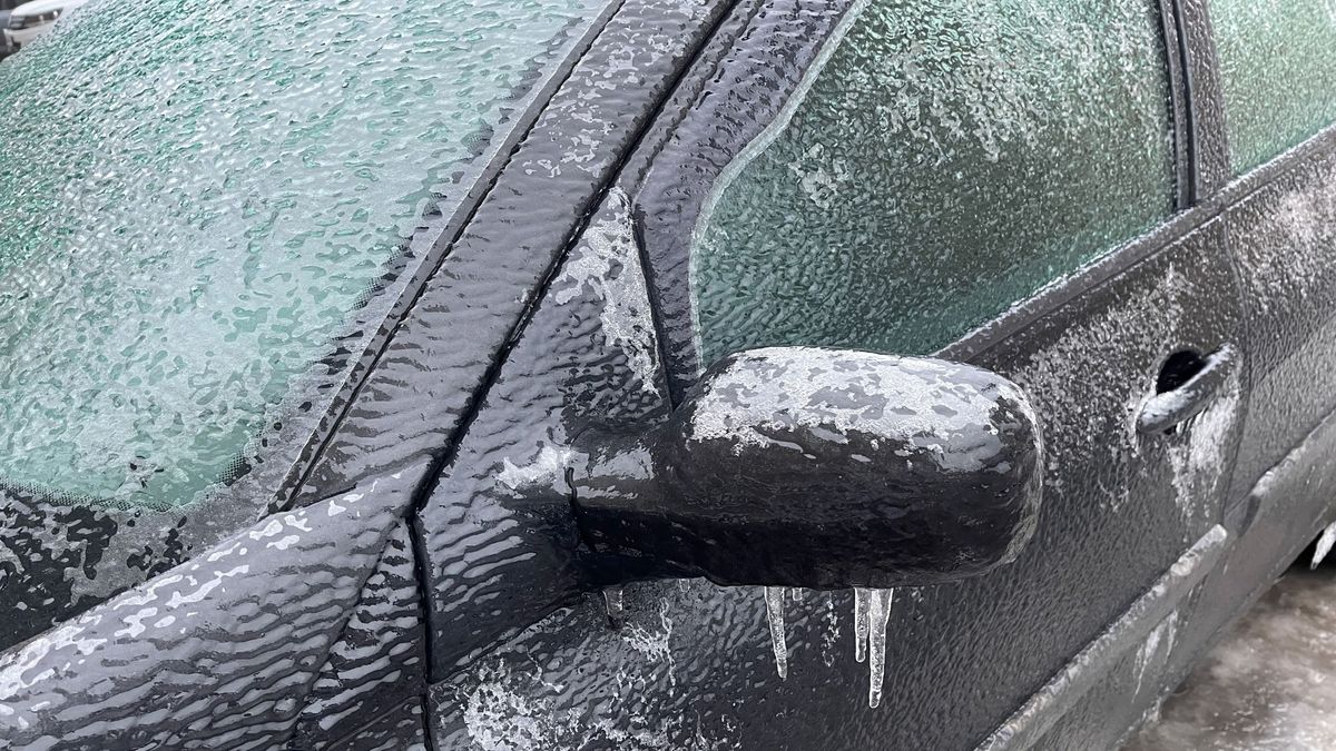 Ma este lesújt az ónos eső: életveszélyes lehet az utakon, riasztás van érvényben!