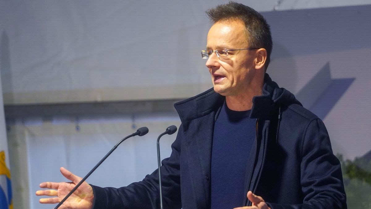 Szijjártó Péter: két magyar konzul lesz jelen a Magyarország-Portugália futsalmérkőzés helyszínén