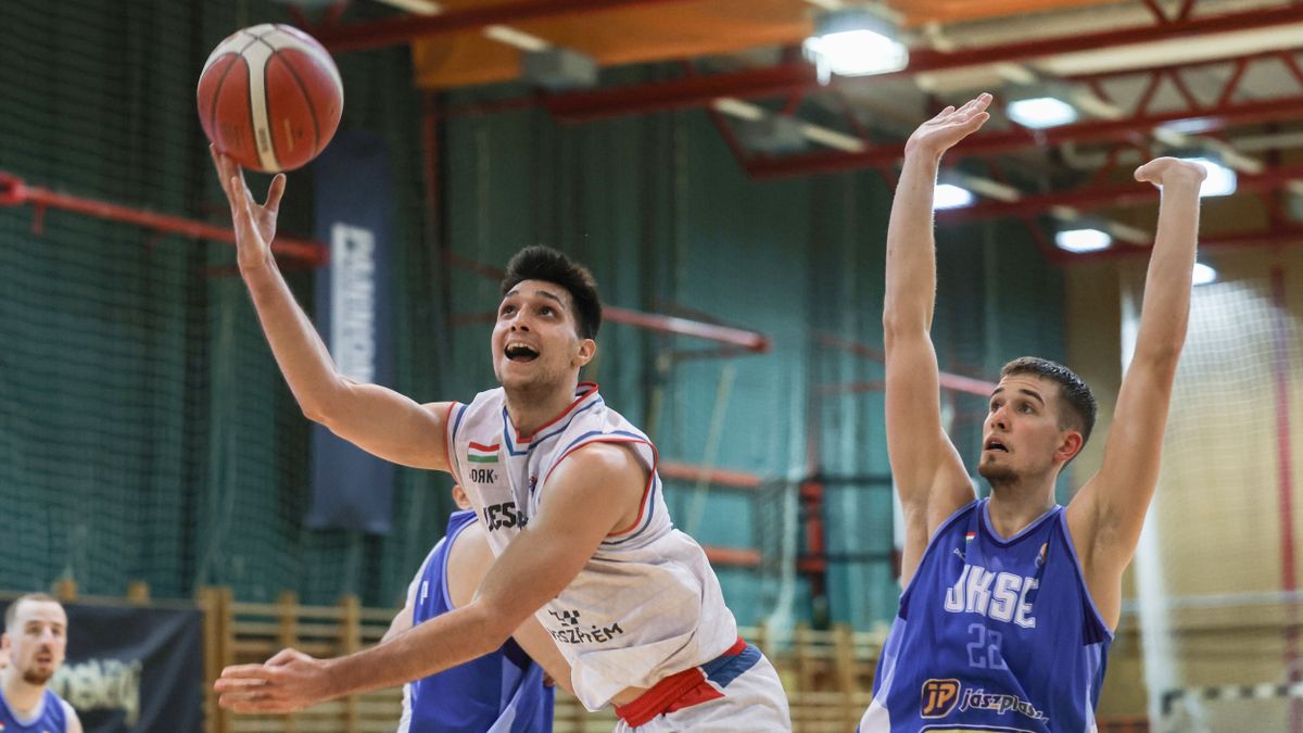 A sereghajtó mattolta őket