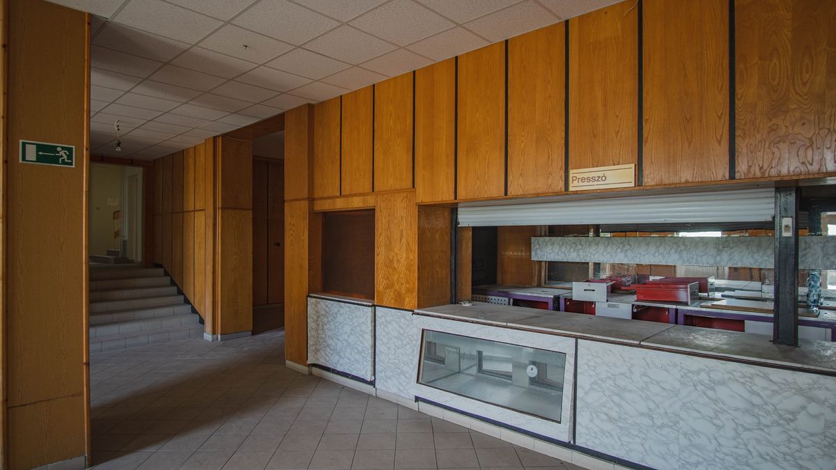 Az enyészet helyett a tétlenség marja ezt az elhagyott balatoni üdülőt (galéria)