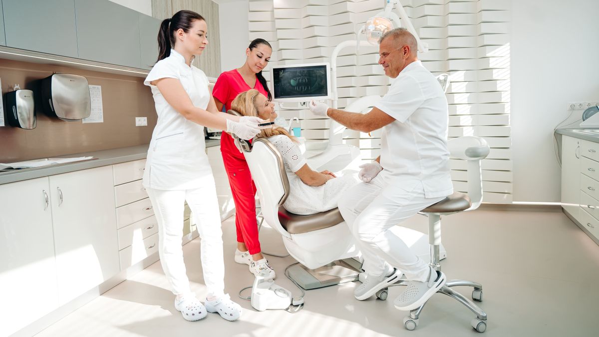 Új mosoly, új életminőség: már hazánkban is elérhető a világszínvonalú fogsorpótlási eljárás