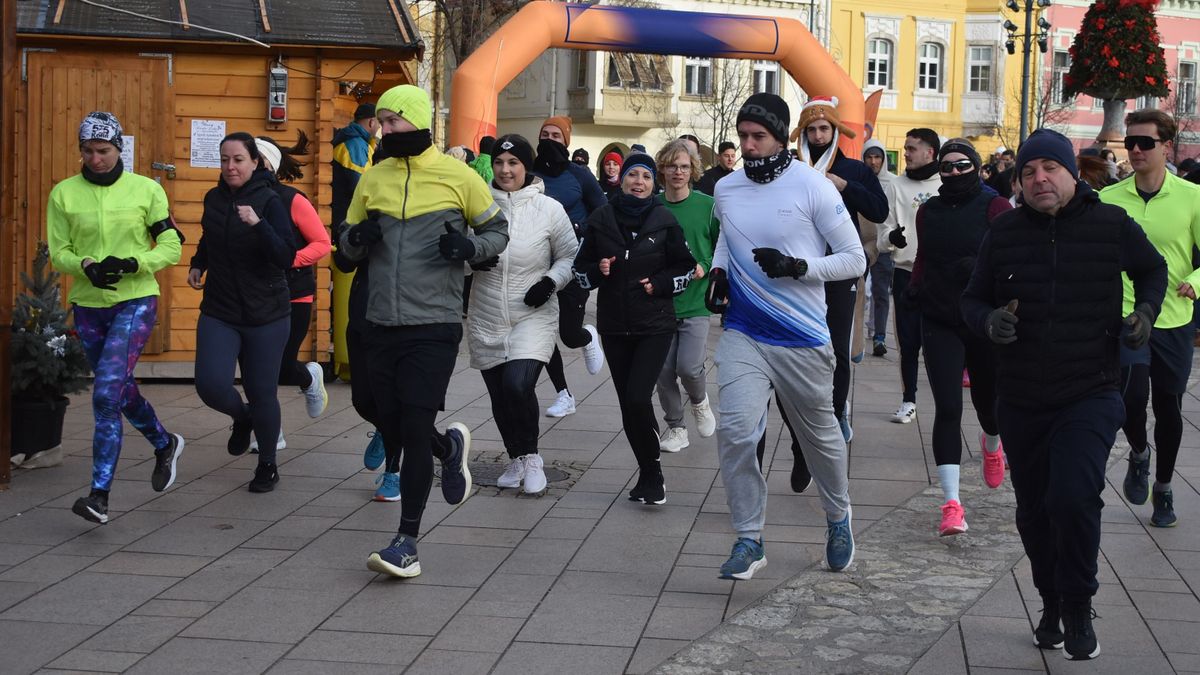 Szilveszteri futóversennyel búcsúzott az év Pápán (képgaléria, videó)