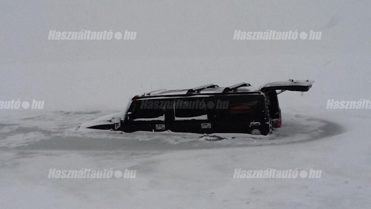 Nem fogja elhinni, mennyiért árulják a balatoni jégtörő Hummert