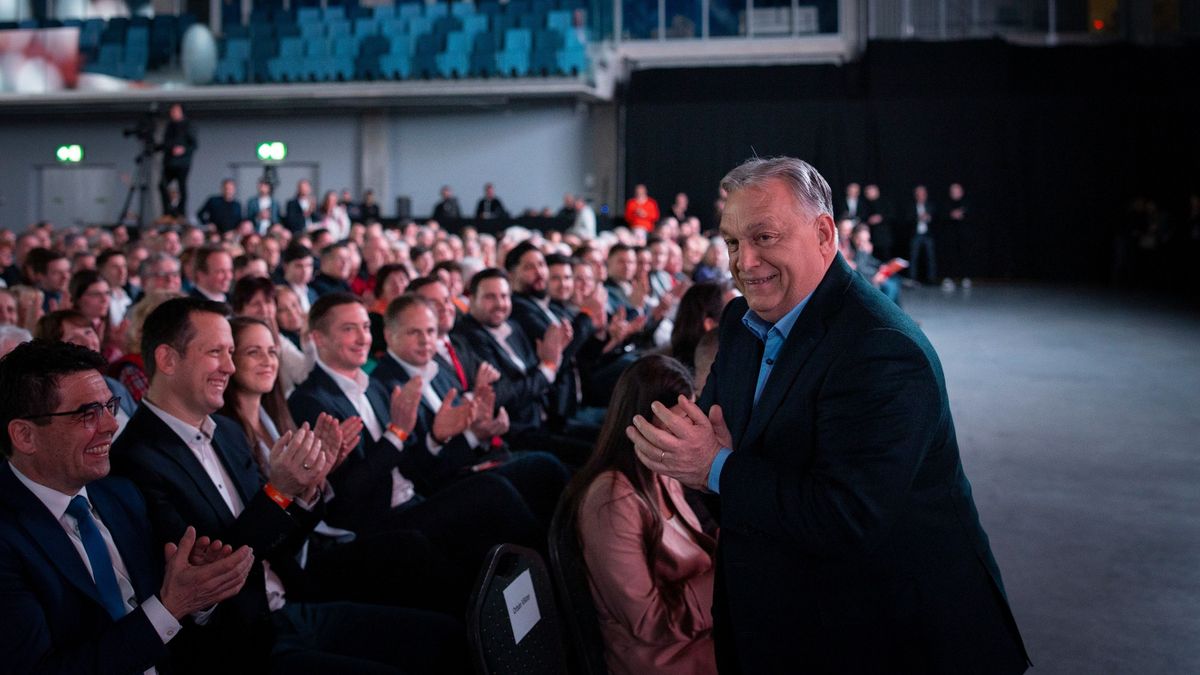 Orbán Viktor fotókkal jelentkezett a Fidesz-kongresszus helyszínéről (frissül)