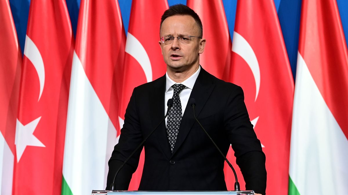 Szijjártó Péter: ahhoz, hogy meg tudjuk menteni a rezsicsökkentést, meg kell nyerni a választást